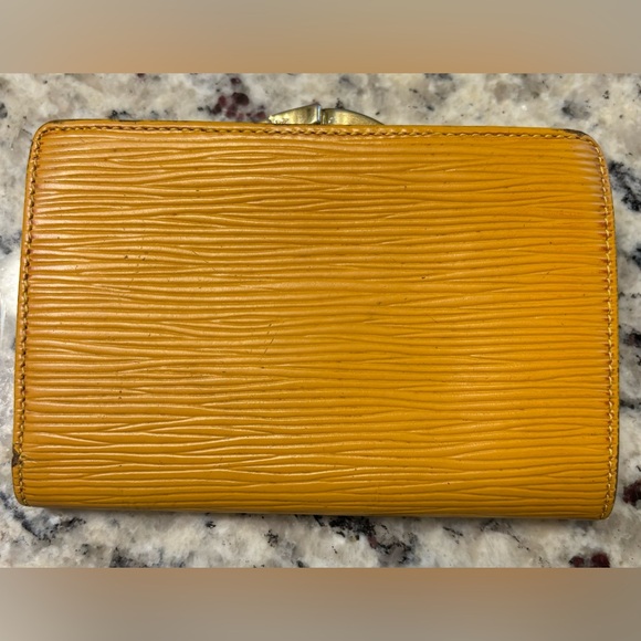 Authentic LV EPI Kisslock leather wallet (yellow color/purple interior) - Picture 3 of 17